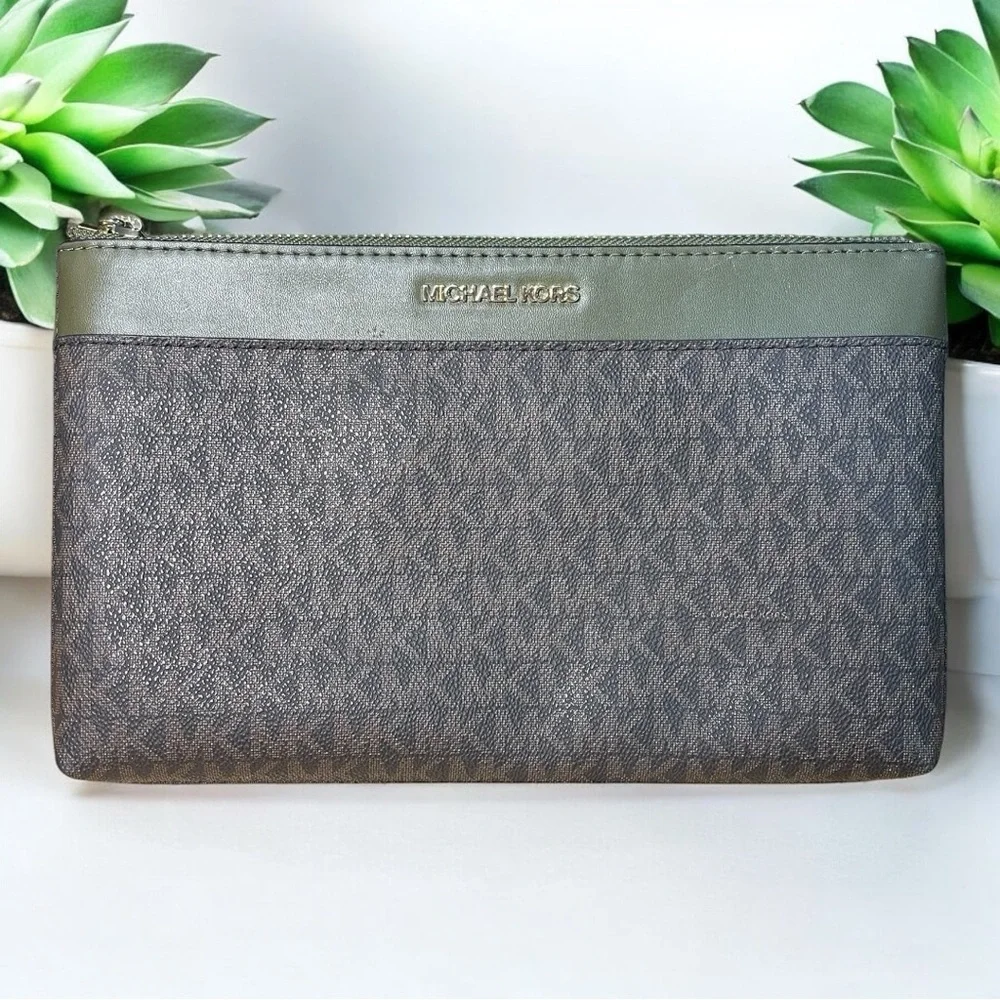 Michael Kors Clutch